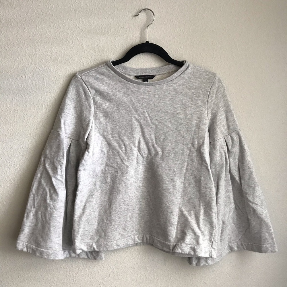 ⭐️FINAL SALE⭐️Banana Republic Flare Sleeve Sweater